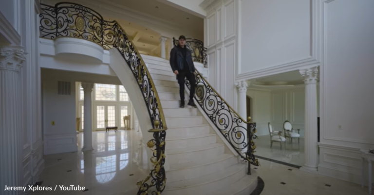 “Urban Explorers” Tour An Abandoned Mansion
