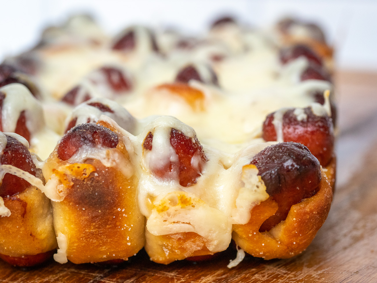 Pull-Apart-Pigs-in-a-Blanket-Bread-Horizontal-5