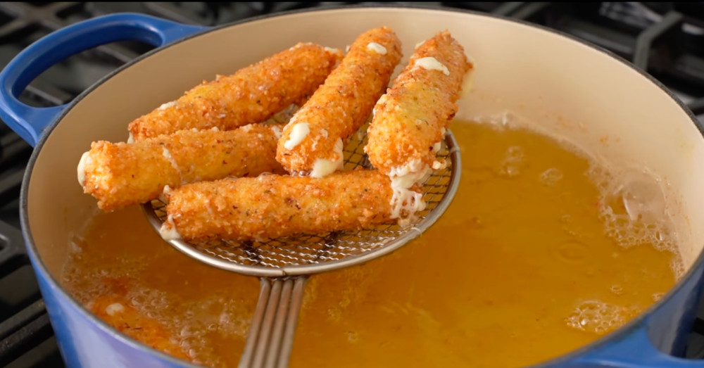 These Homemade Quick Mozzarella Sticks Are Unlike Anything You’ve Eaten
