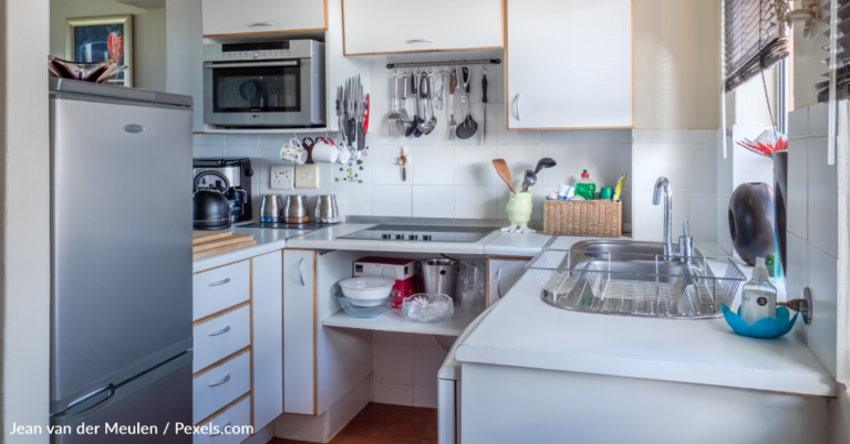 Science Reveals The Dirtiest, Most Germ-Covered Area In The Kitchen