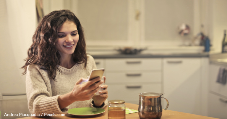 Dad Exists Family Group Chat Over “Too Much Pressure” To Respond