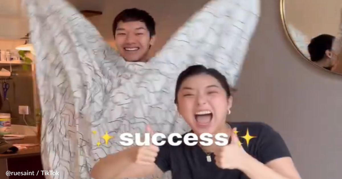 Couple Shares Quick And Easy Way To Change A Duvet Cover 12 Tomatoes