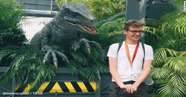 Man Meets “Raptor” At Universal Studios And It Doesn’t Go As Planned