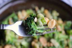 broccoli peanut salad 8-min