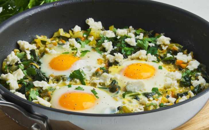 One Pan Green Shakshuka | 12 Tomatoes