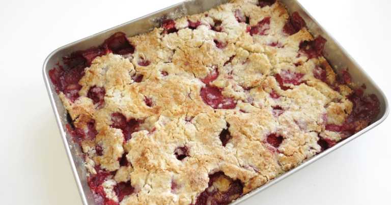 Strawberry Cobbler Dump Cake