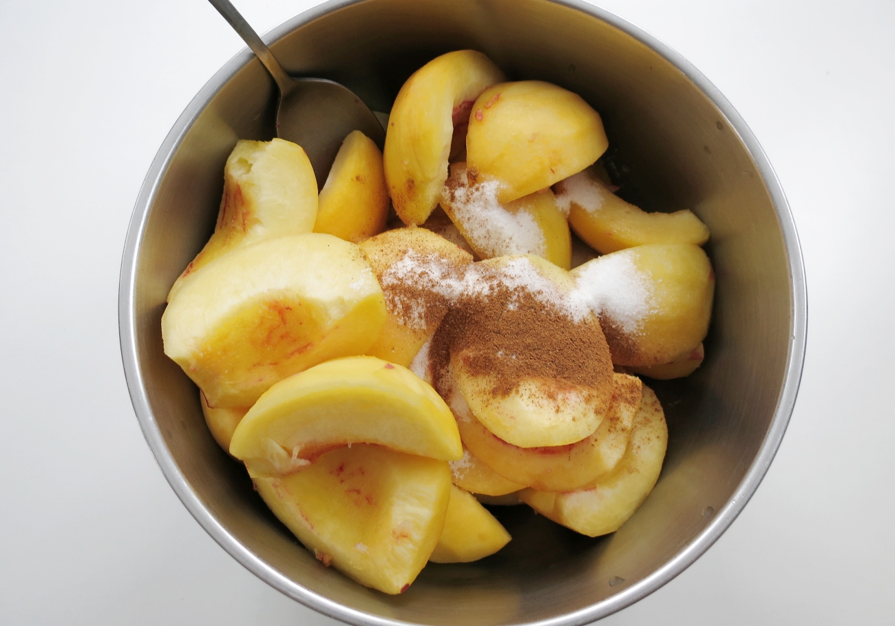 Preheat oven to 350˚F. Combine peaches with cinnamon and 1/2 cup sugar. Set aside.