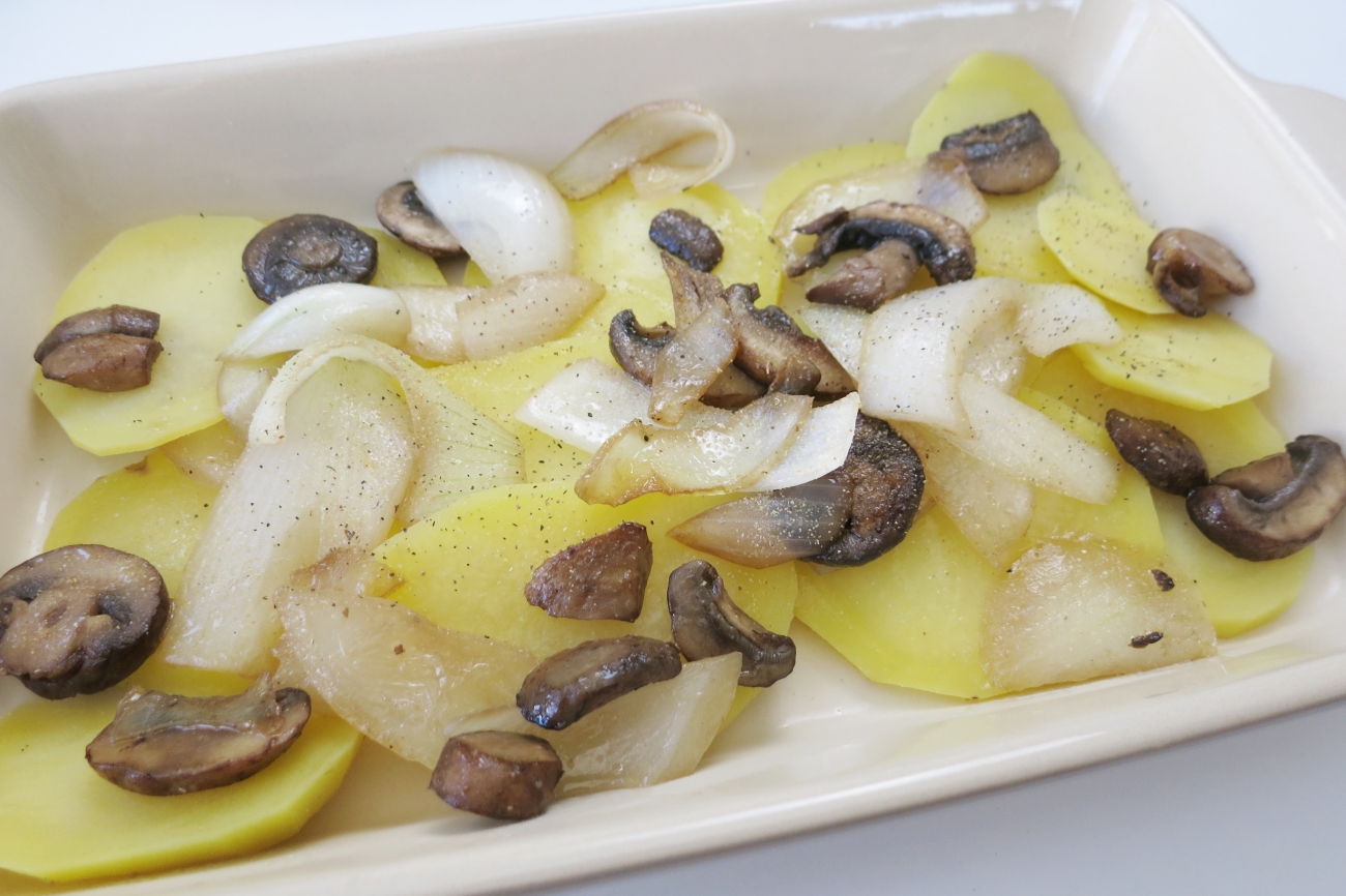 Preheat oven to 350˚F. Layer potatoes with fried onions and mushrooms in 7”x11” baking dish, adding salt, pepper, and garlic powder to each layer. Drizzle with remaining olive oil and add salt and pepper to taste.