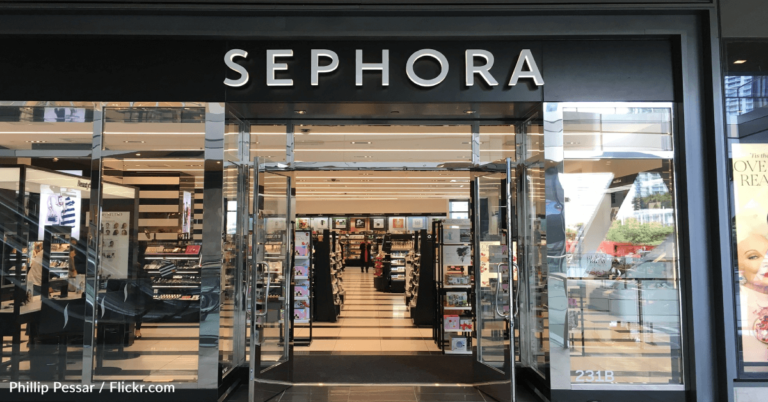 People Are Making “Skincare Smoothies” In Sephora And Employees Are Fed Up