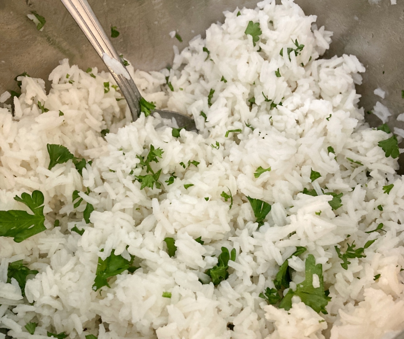 Add parsley to rice and stir. Serve shrimp over rice with kale.