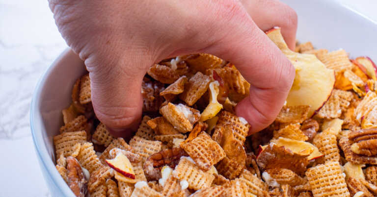 Apple Pie Snack Mix