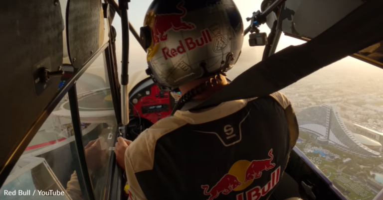 Pilot Makes Incredible Landing On Tiny Bullseye Landing Pad