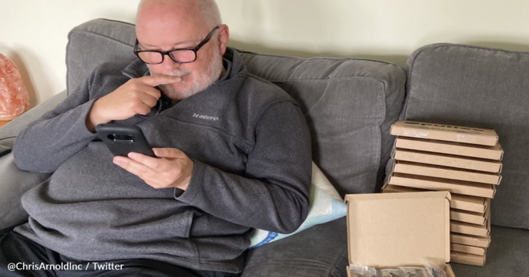 Dad Accidentally Buys 60 Pairs Of Eyeglasses Because He Can’t Read The Website