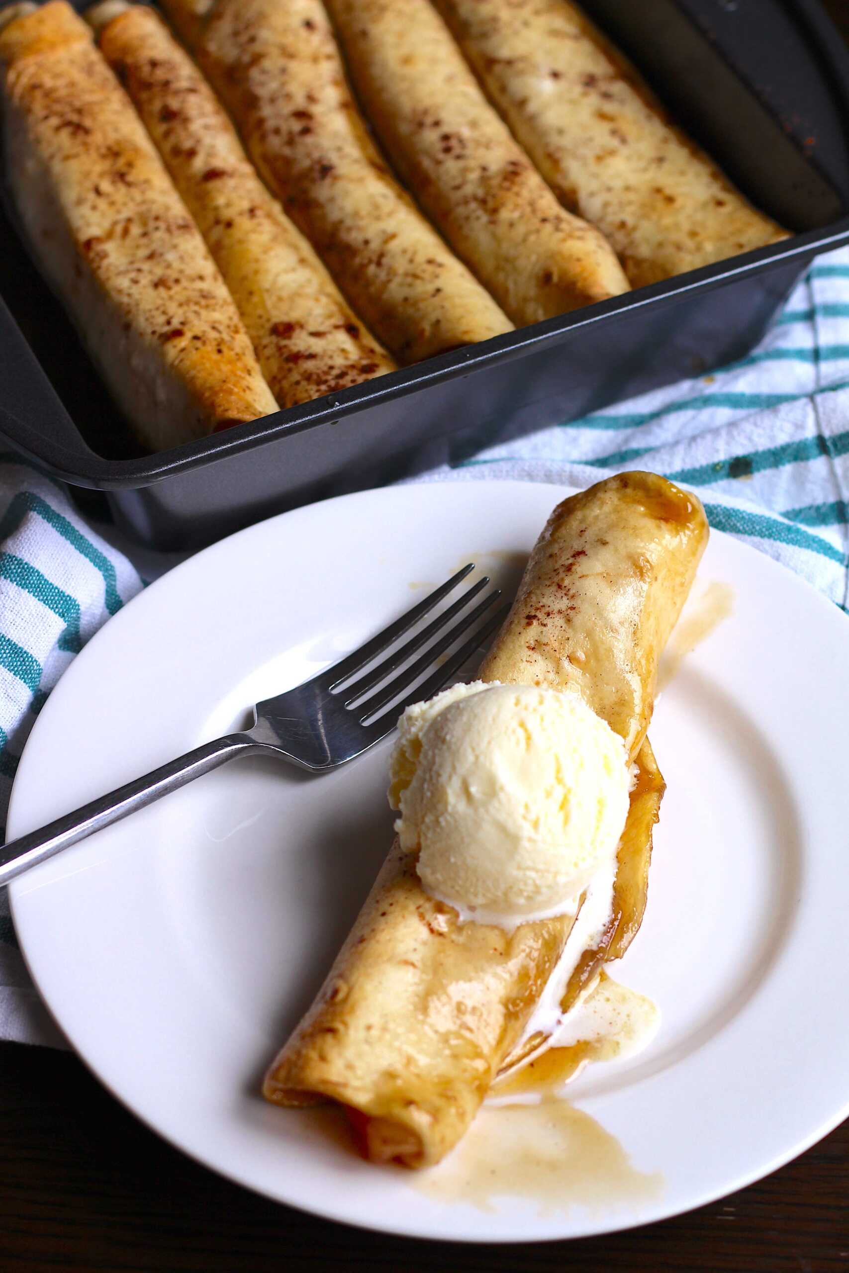 Apple pie enchiladas 4-min