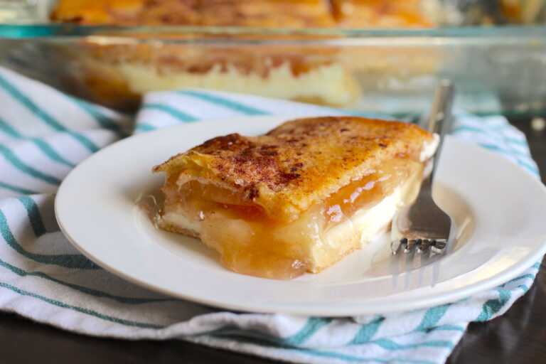 Apple Cheesecake Danish Bars