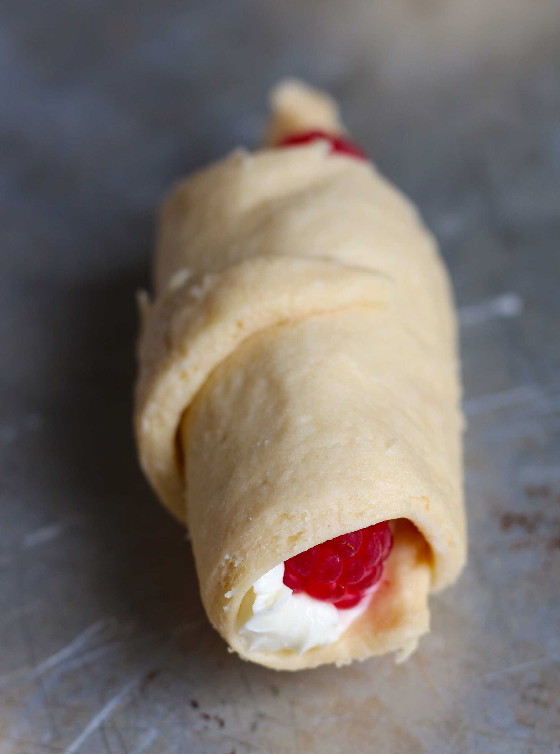raspberry cheesecake rolls 2-min