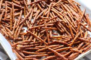 Cinnamon sugar pretzel sticks 4-min