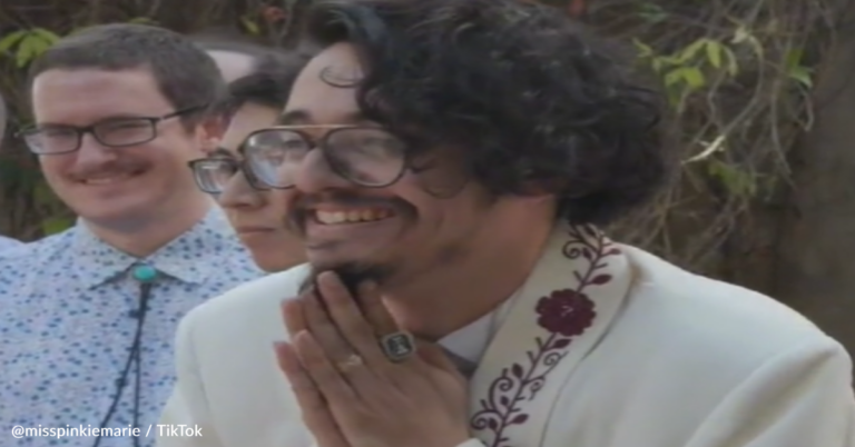 Bride Walks Down The Aisle To The “SpongeBob SquarePants” Theme Song