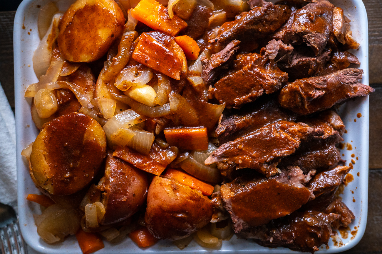 https://cdn.greatlifepublishing.net/wp-content/uploads/sites/2/2023/05/02090109/Balsamic-Onion-Pot-Roast-Horizontal-9.jpg