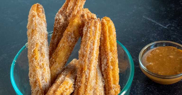 Churros with Dulce de Leche Sauce