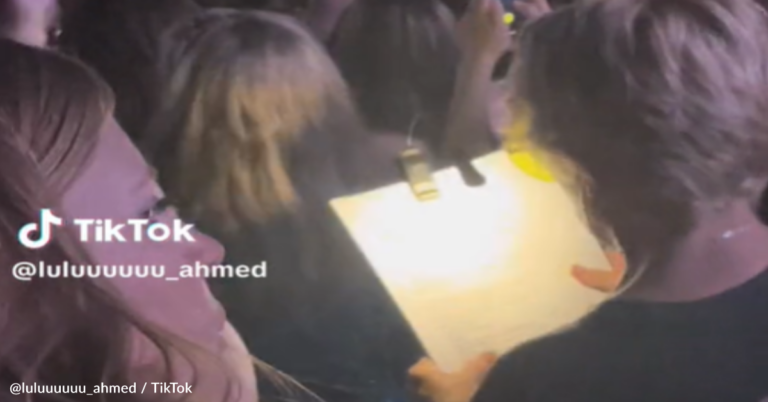 Dedicated Mom Prints Taylor Swift Lyrics So She Can Sing Along At The Concert