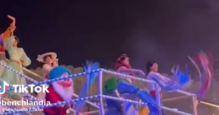 Here’s Why Ariel Is The Highest Paid Actor In Disney’s Fantasmic Show