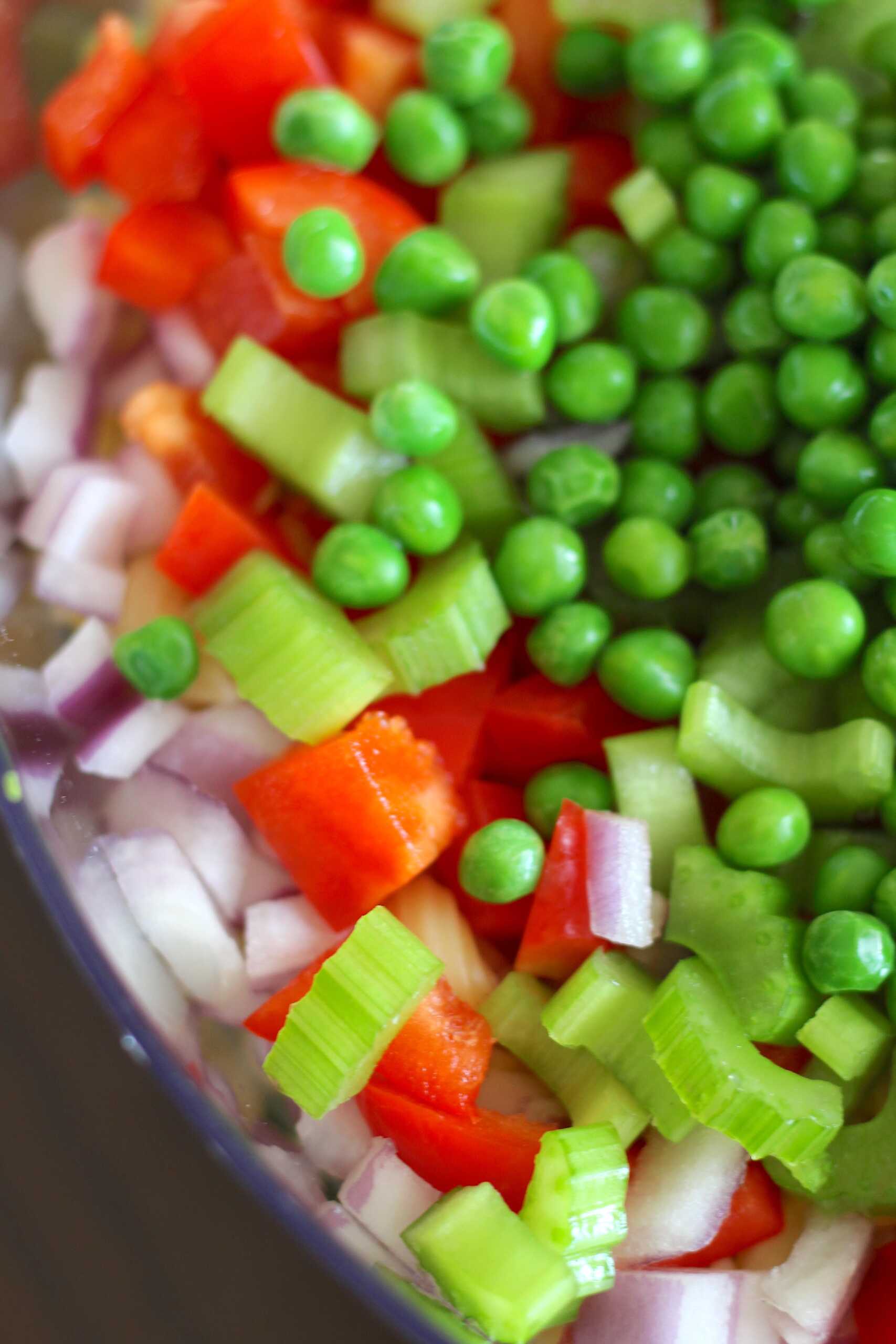 Layered pasta salad 3-min