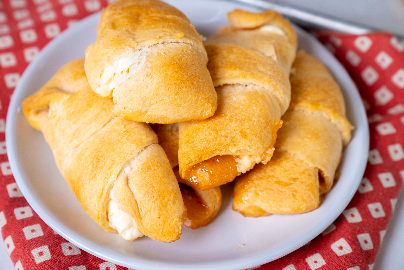 https://cdn.greatlifepublishing.net/wp-content/uploads/sites/2/2023/06/01105928/Cream-Cheese-Pepper-Jelly-Crescent-Rolls-Horizontal-2.jpg