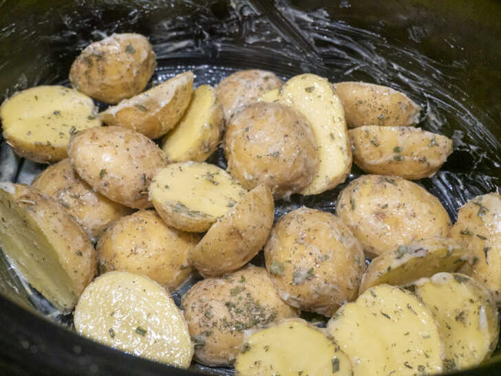 Creamy Slow Cooker Herb Potatoes 12 Tomatoes