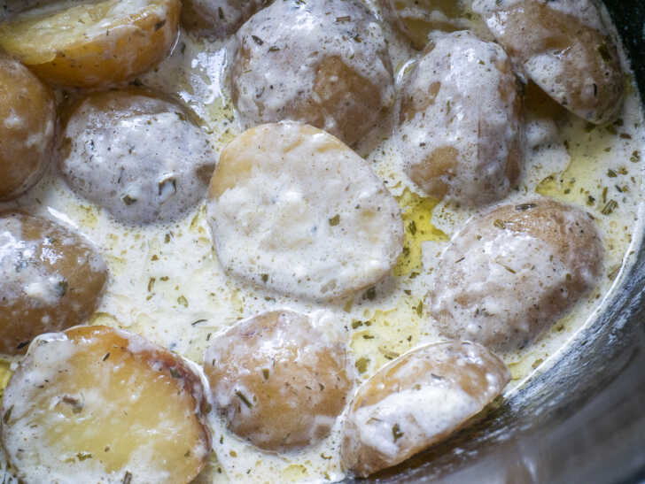 Creamy Slow Cooker Herb Potatoes 12 Tomatoes
