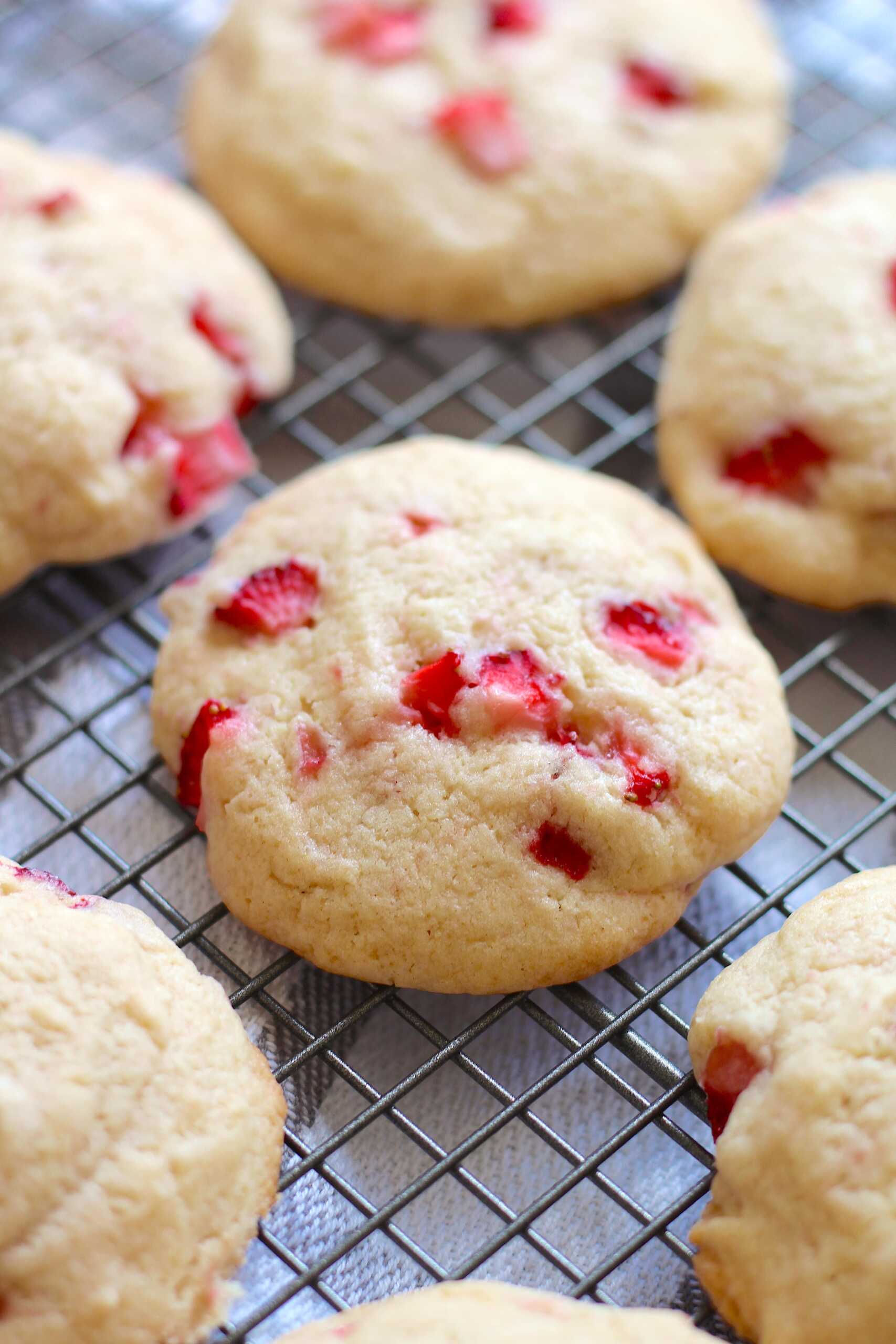 Fresh strawberry cookies 6-min