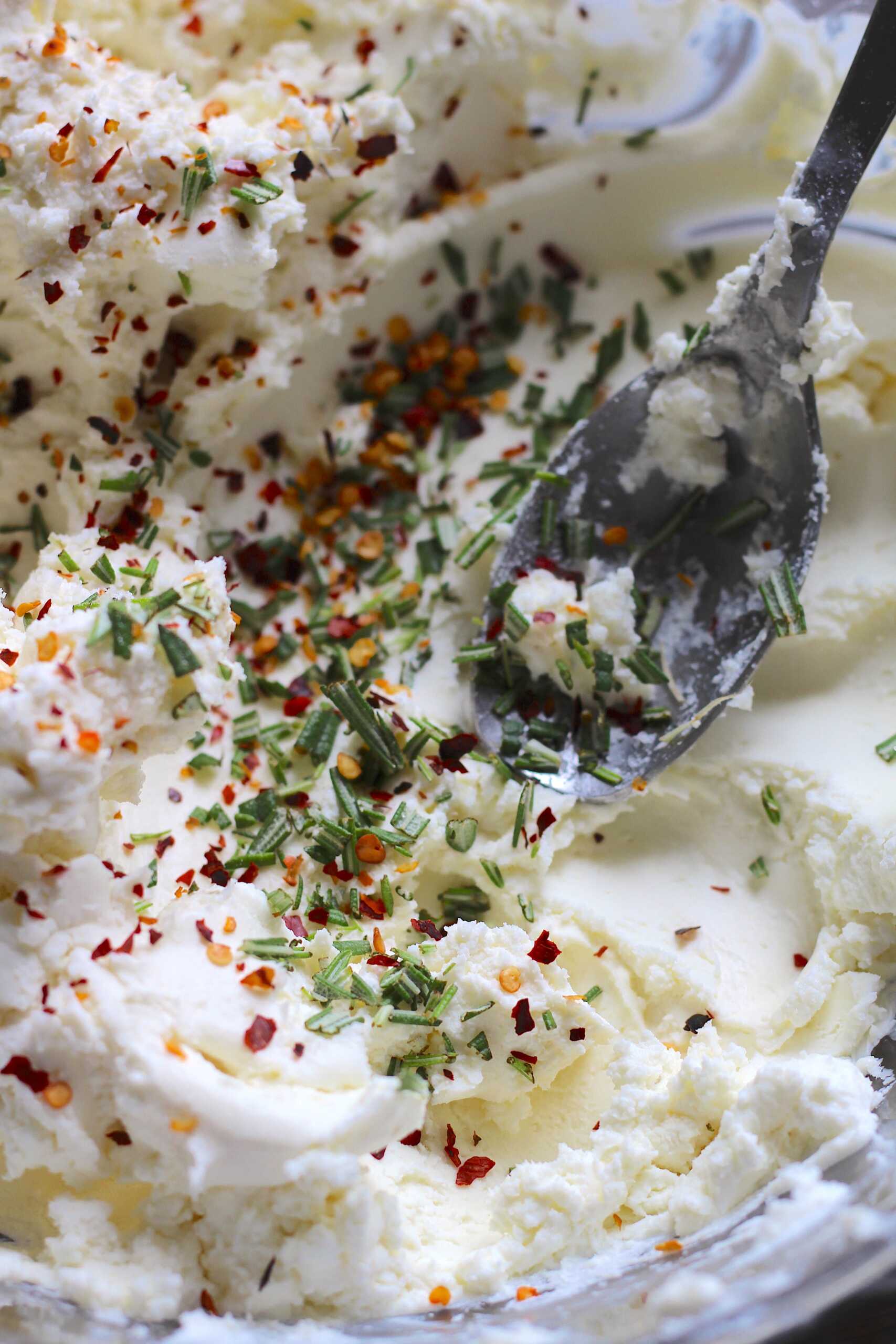 Baked goat cheese dip 2-min
