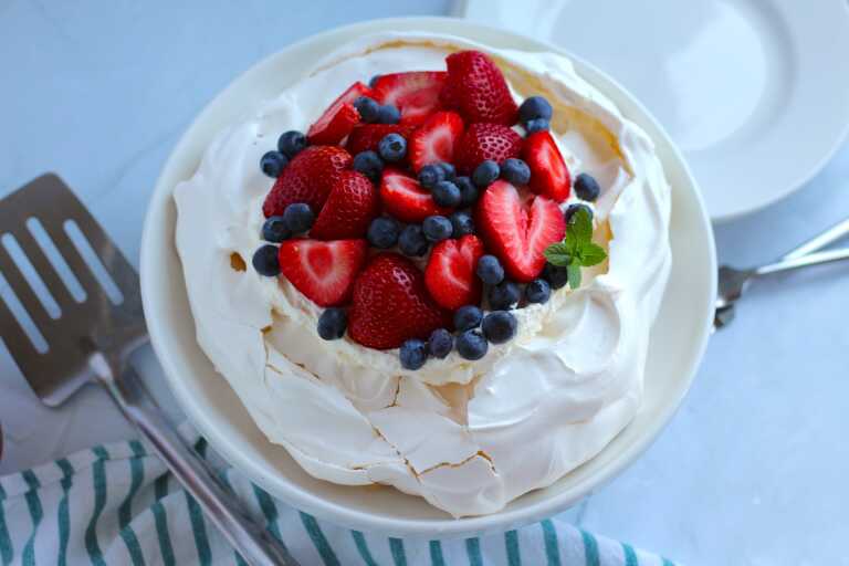 Classic Pavlova
