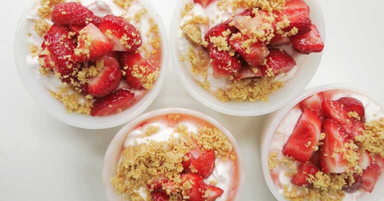 No-Bake Strawberry Cheesecake Minis