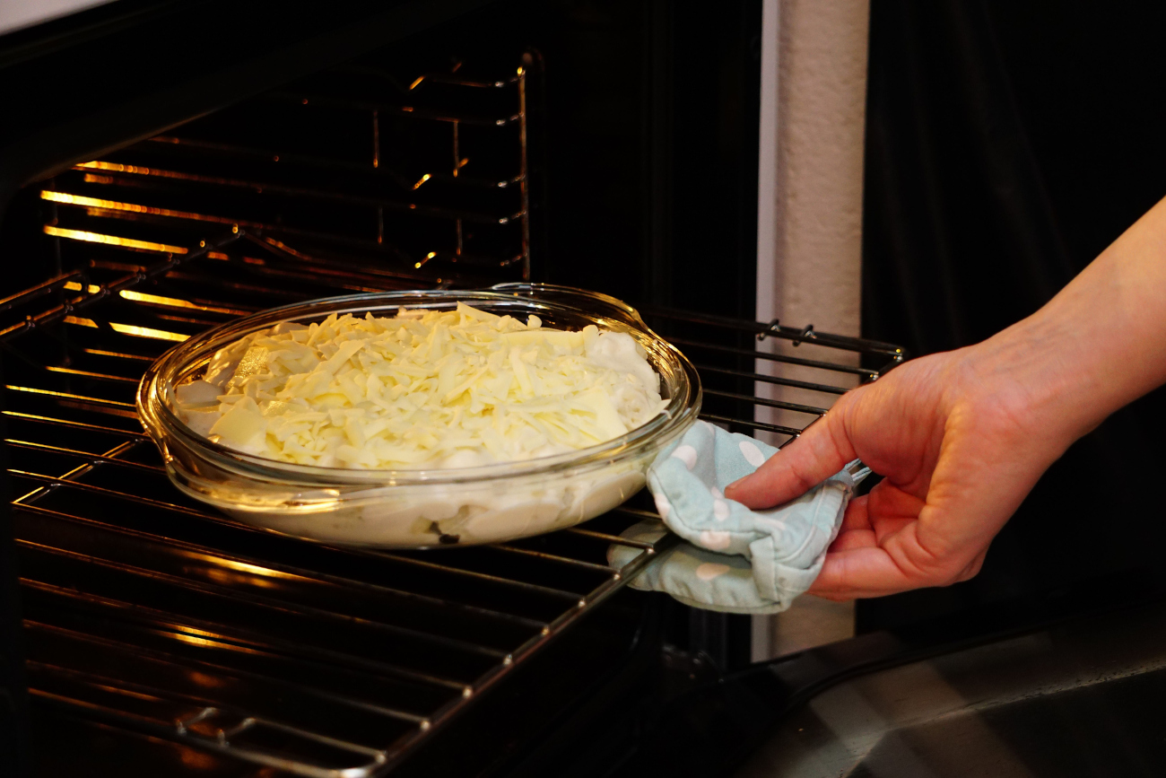 Is Pyrex Oven Safe? How To Use Your Pyrex Dishes Safely