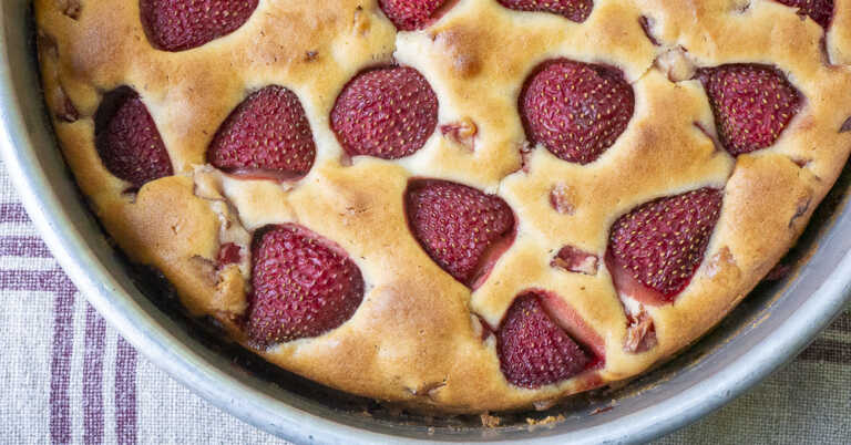 One-Bowl Strawberry Cake