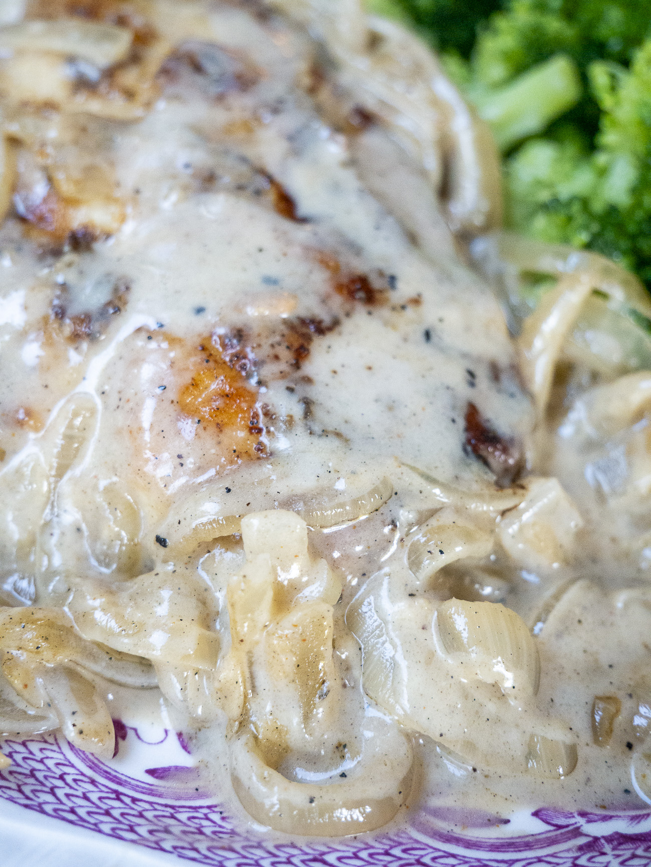 Smothered Chicken Recipe (with Creamy Onion Gravy)