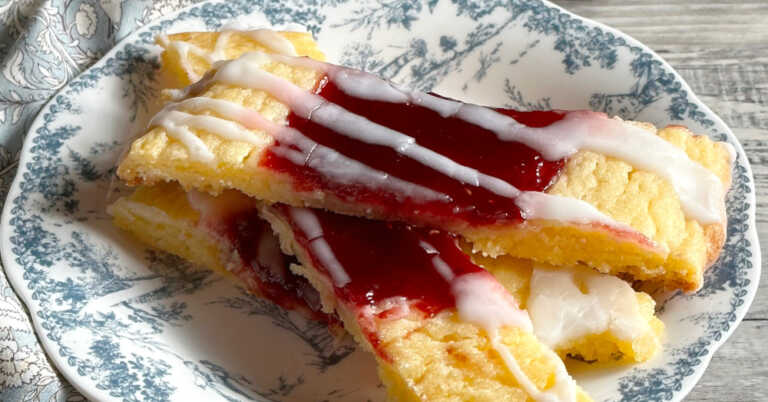 Swedish Ribbons (Hallonsnittar)