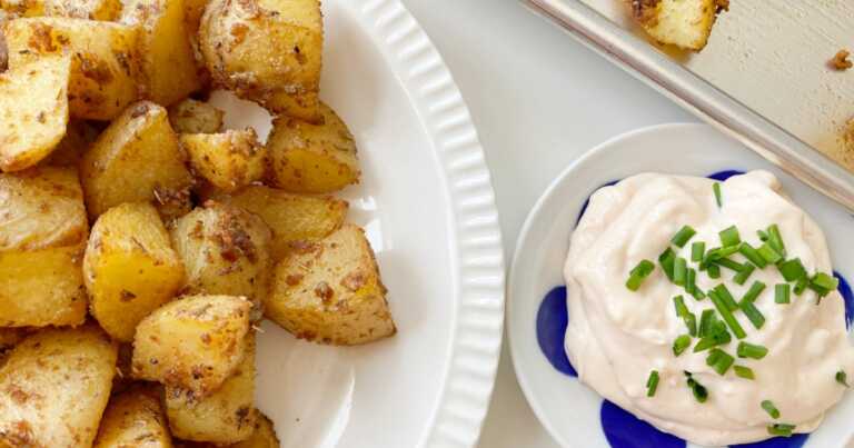 Baked Patatas Bravas with Sauce