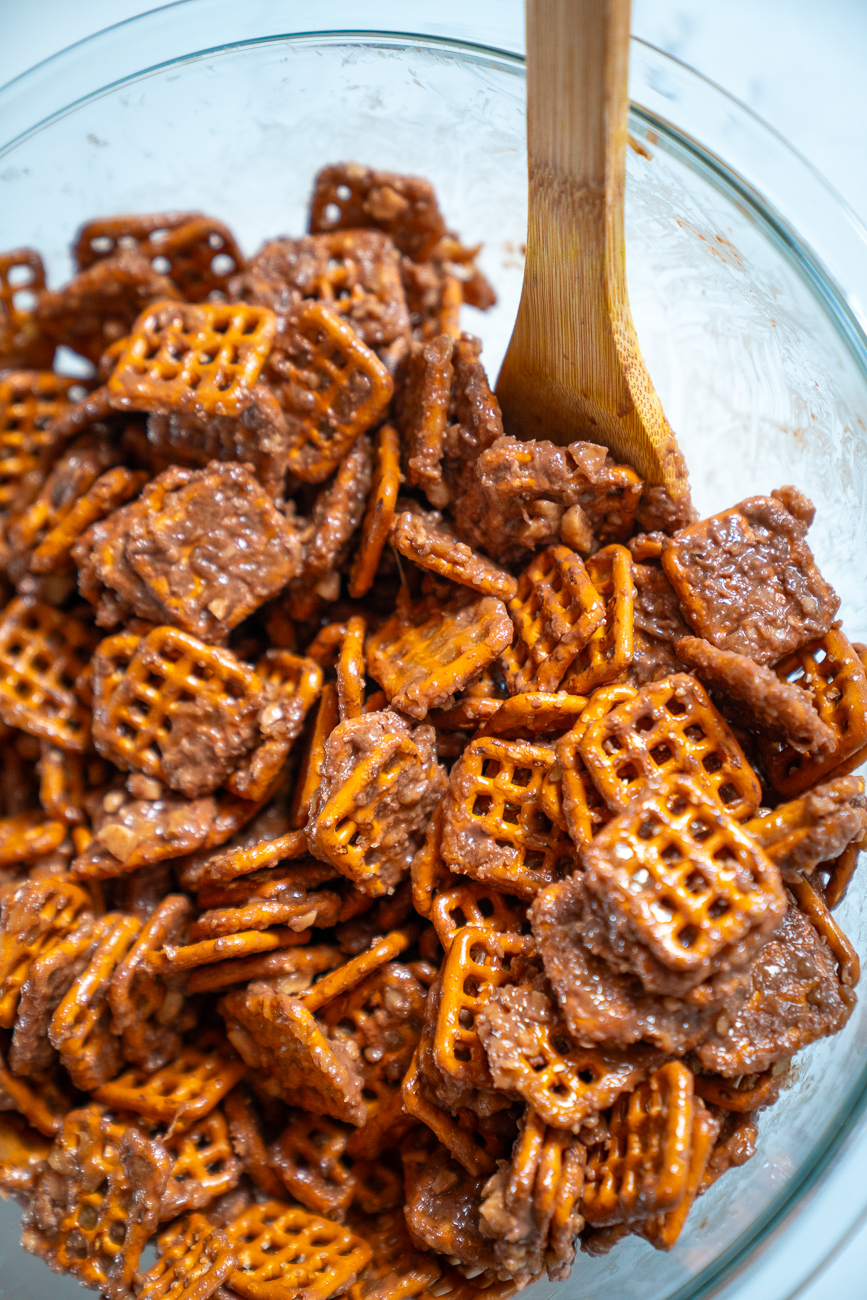 Butter Toffee Pretzels Vertical 3