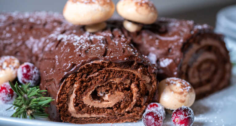 Bûche de Noël (Yule Log Cake)