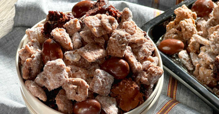 5 Holiday Worthy Puppy Chow Flavors To Try