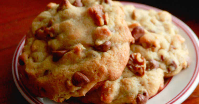 Thick & Chewy Chocolate Chip Cookies