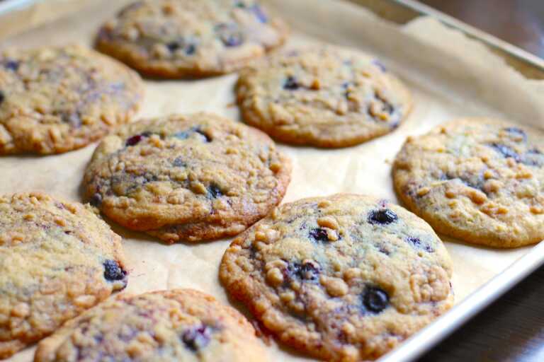 Blueberry Crumble Cookies
