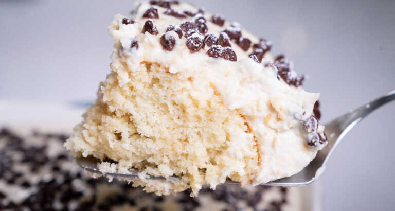 Cannoli Poke Cake