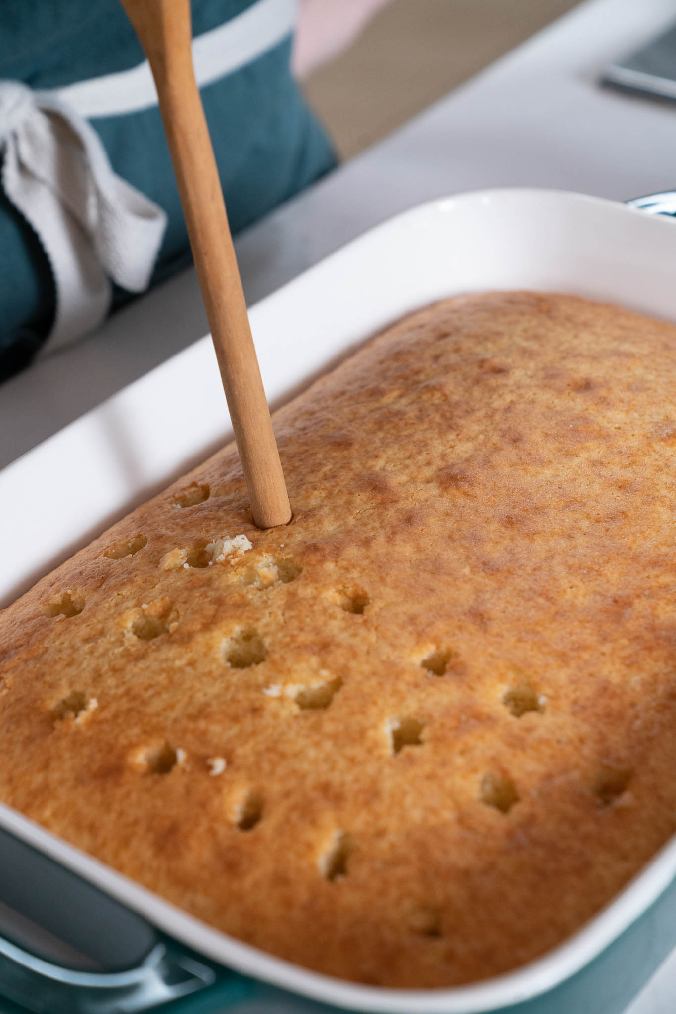 Cannoli Poke Cake-image