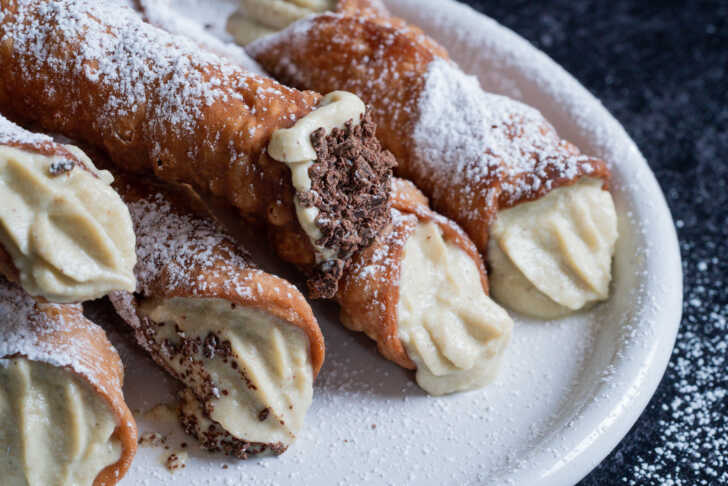 Fresh Pistachio-Filled Cannoli | 12 Tomatoes