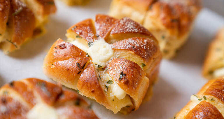 Korean Cream Cheese Garlic Bread