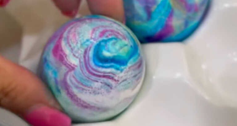 How To Decorate Easter Eggs With Cool Whip