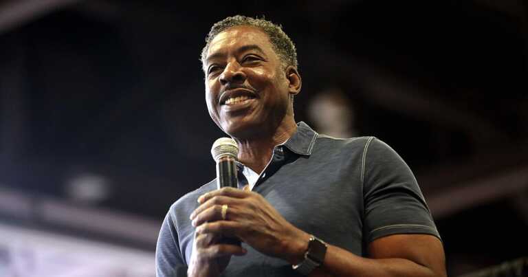 Ghostbusters Veteran Ernie Hudson Looks Half His Age at Latest Premiere